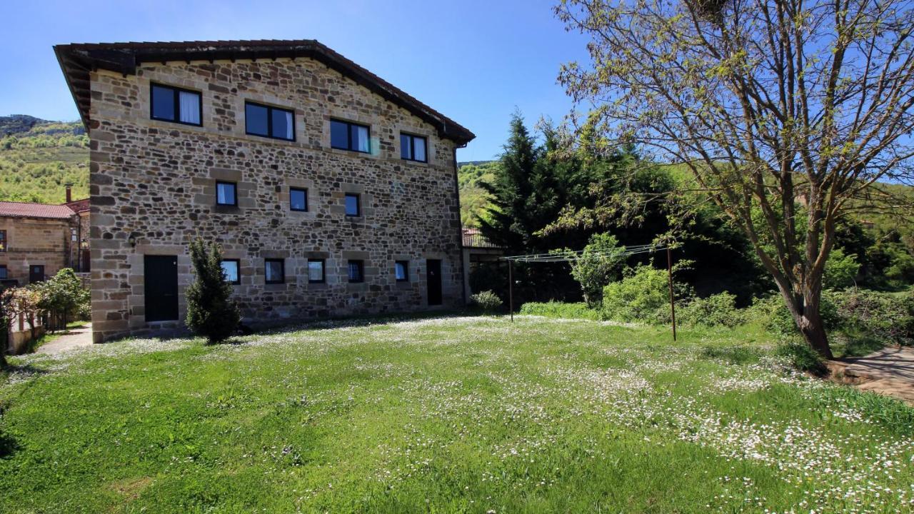 La Romanika De Fellini San Martin de Elines Exterior photo